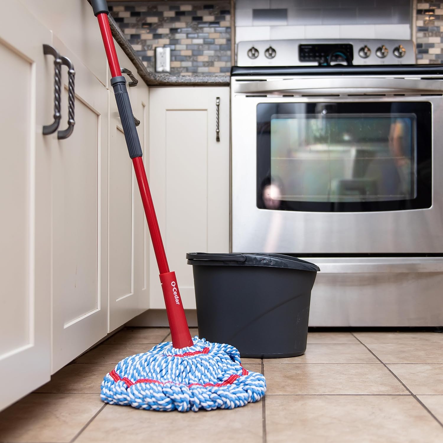 O-Cedar MicroTwist MAX Microfiber Twist Mop with 1 Extra Refill | Features Hands-Free Wringing | Extra Large 18-Inch Mop Head | Safe on All Floor Types,Red - Image 9